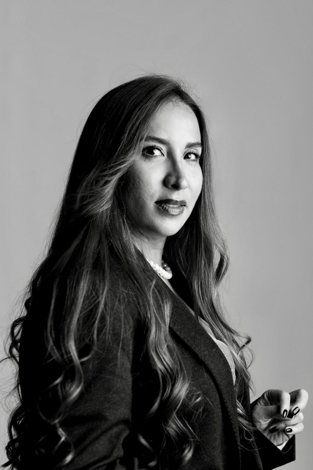 Retrato en blanco y negro de María Fernanda Claros